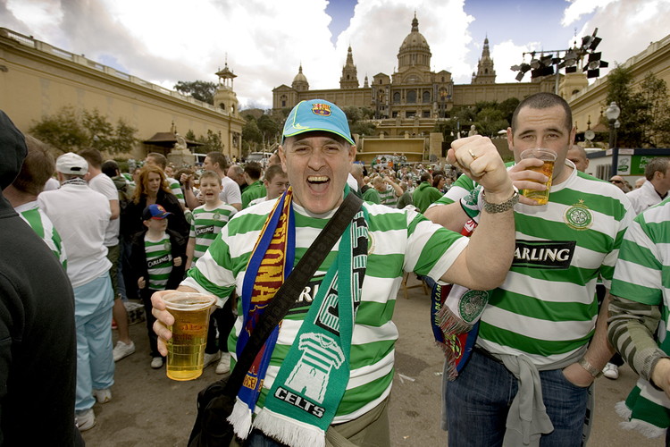 celtic fans celebrating european tie